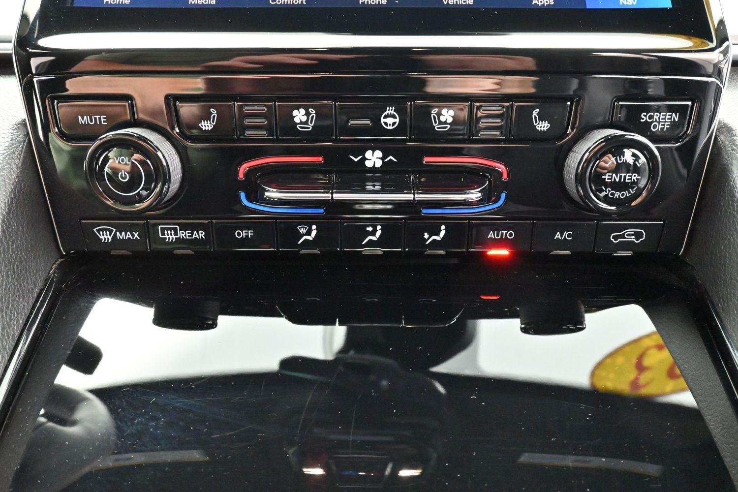 Used 2023 Diamond Black Crystal Pearlcoat Jeep Overland image 26