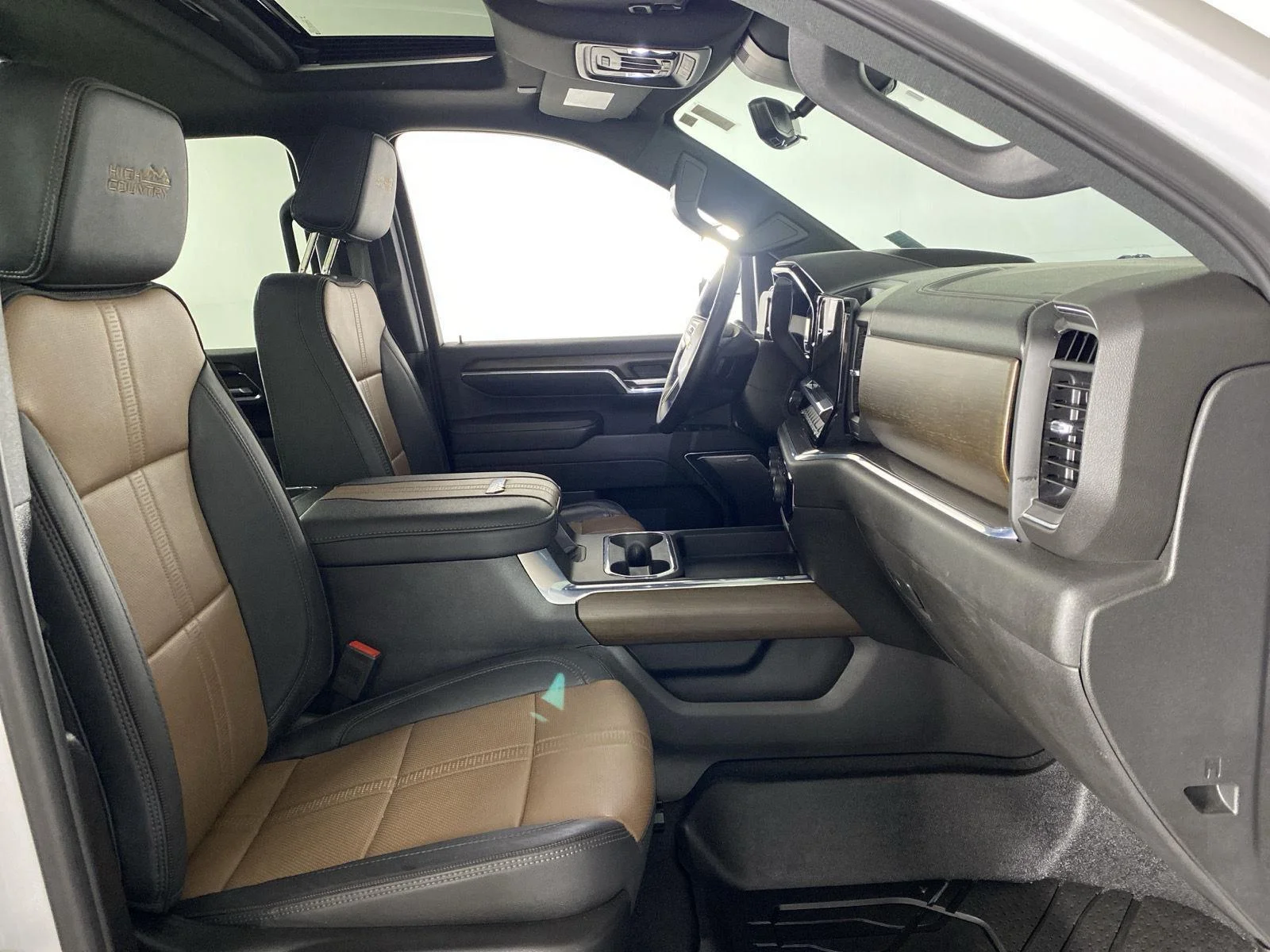 Used 2024 Iridescent Pearl Tricoat Chevrolet High Country image 30