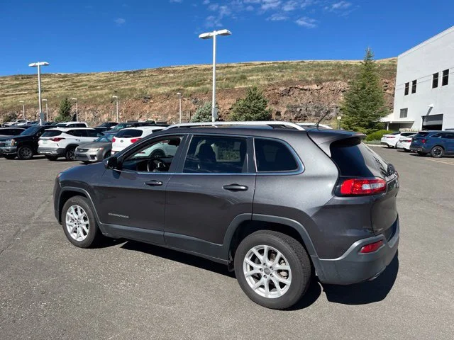 Used 2015 Granite Crystal Metallic Clearcoat Jeep Latitude image 11