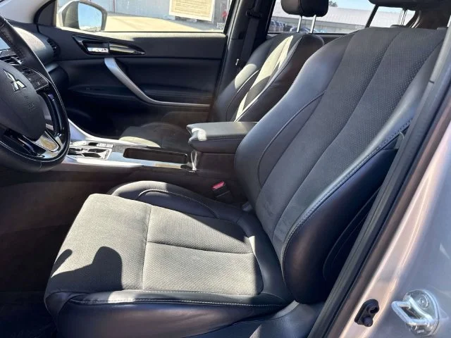 Used 2025 Silver Mitsubishi SE image 32
