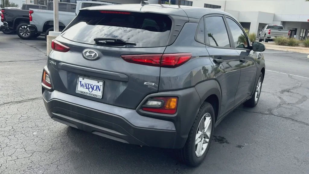 Used 2021 Gray Hyundai SE image 9