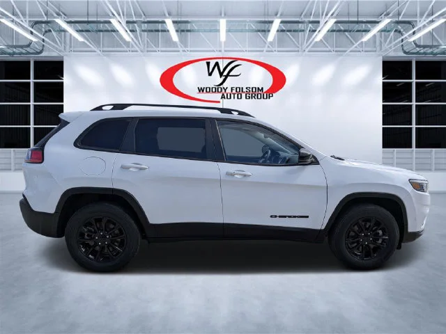 Used 2023 White Jeep Altitude image 2