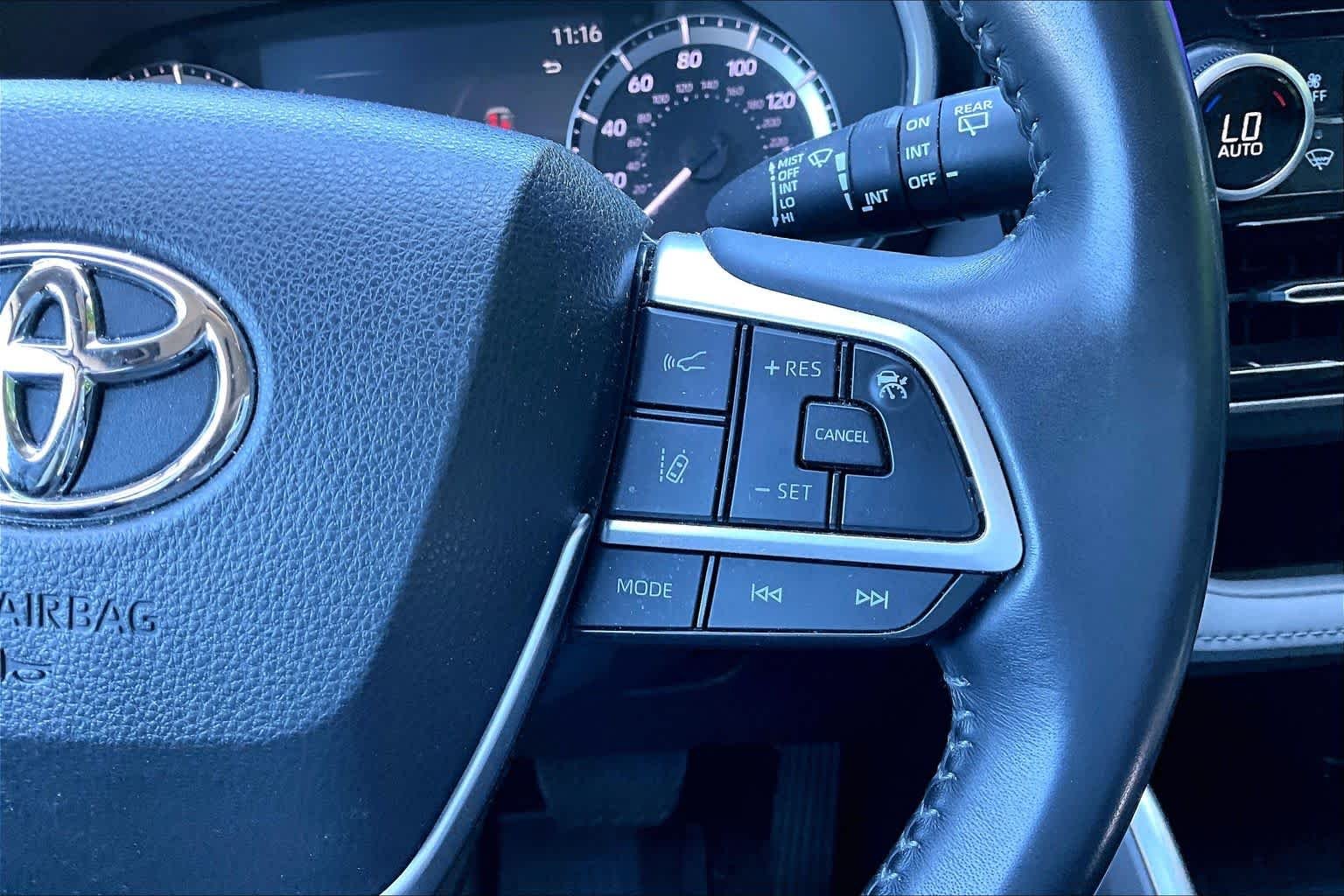 Used 2023 Wind Chill Pearl Toyota XLE image 24