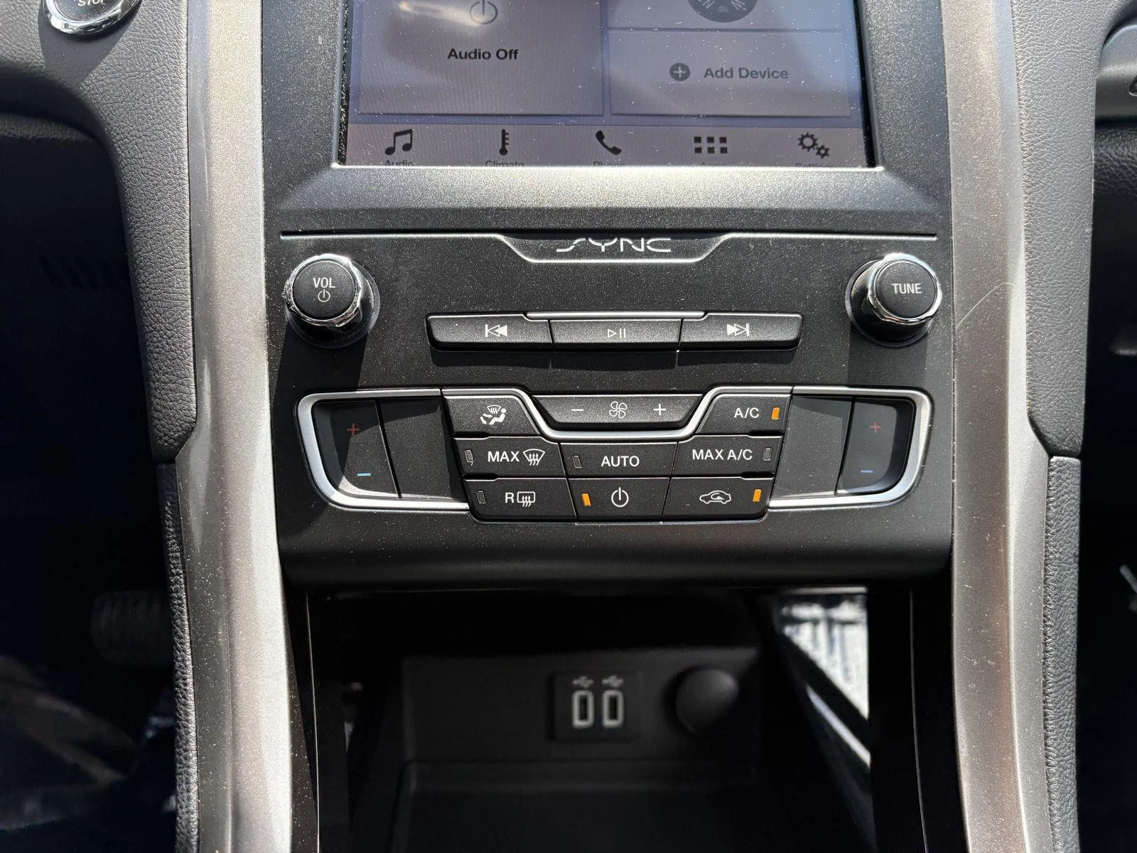 Used 2019 Rich Copper Metallic Tinted Clearcoat Ford SE image 15