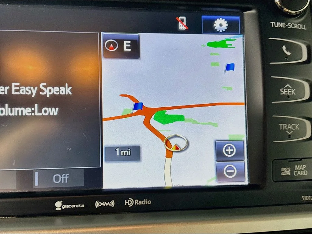 Used 2018 Silver Toyota XLE image 16