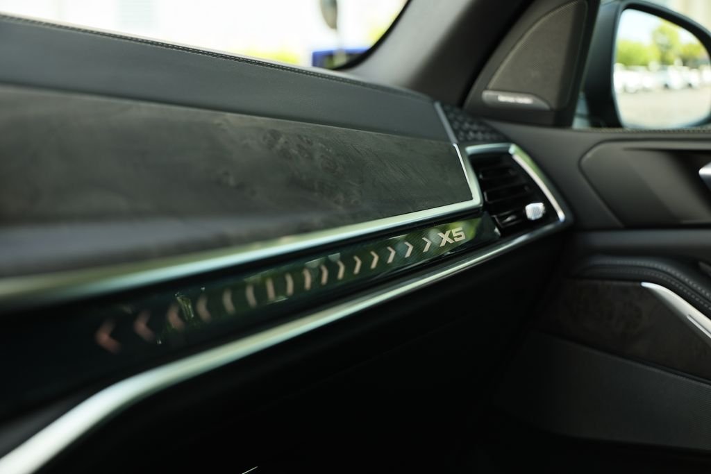 New 2026 Black Sapphire Metallic BMW xDrive50e image 41