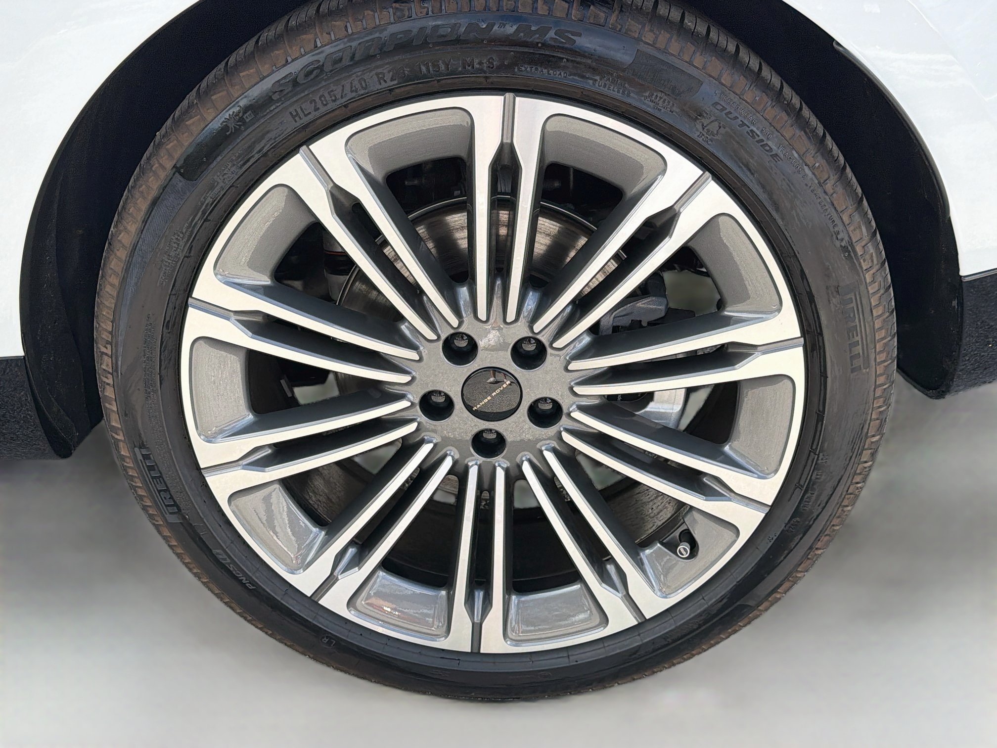 New 2026 Fuji White Land Rover SE image 44