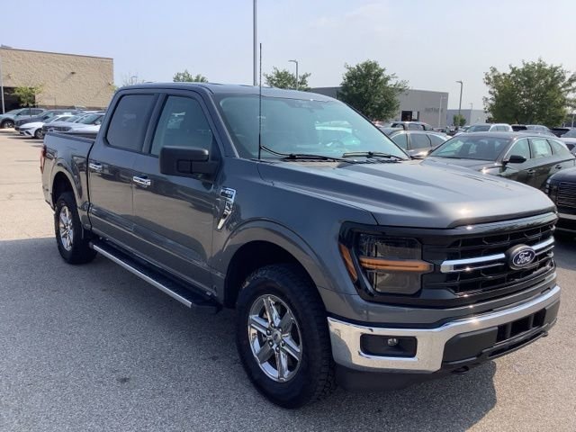 Used 2025 Carbon Gray Metallic Ford XLT image 3