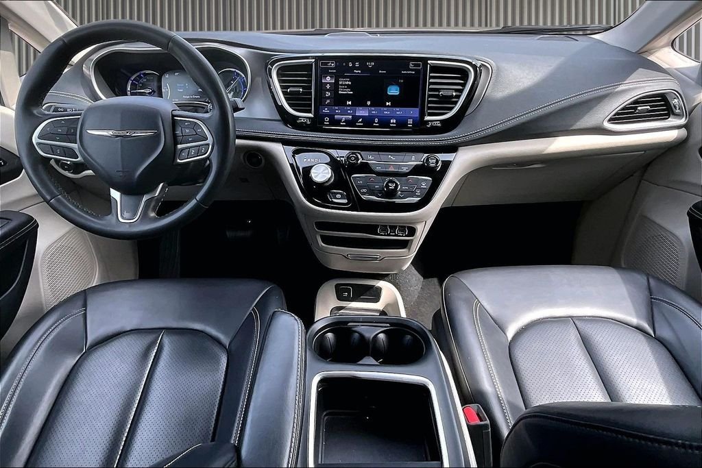 Used 2023 White Chrysler Touring L image 16
