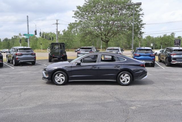 Used 2026 Blue Hyundai SE image 4