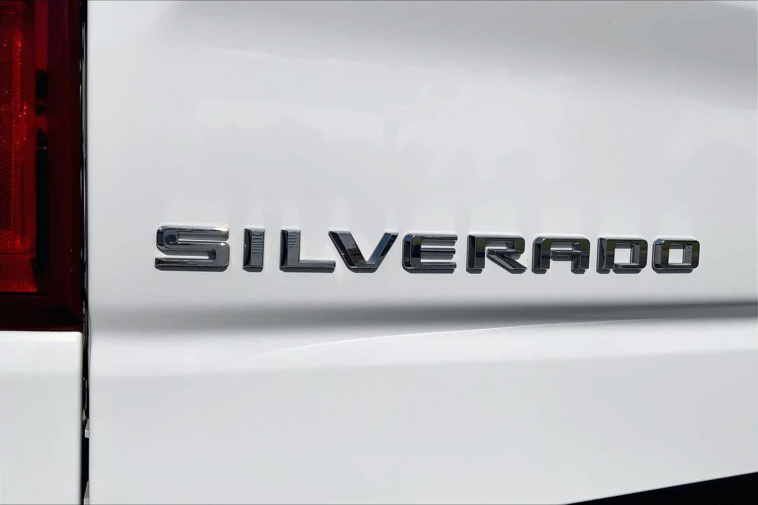 Used 2023 SUMMIT WHITE Chevrolet RST image 31