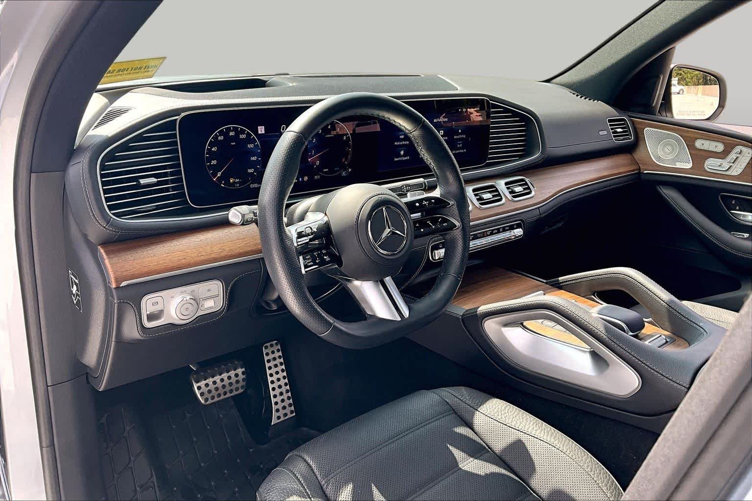 Used 2025 Cirrus Silver Metallic Mercedes-Benz GLS 580 image 18