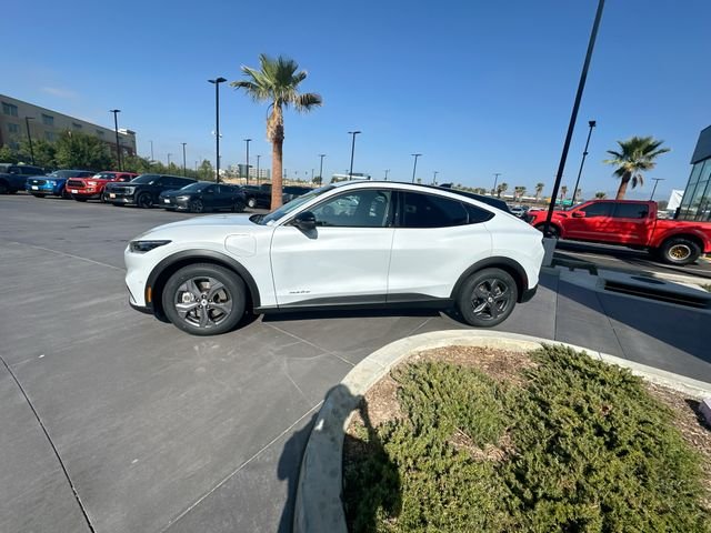 Certified Used 2023 Space White Metallic Ford Select image 4