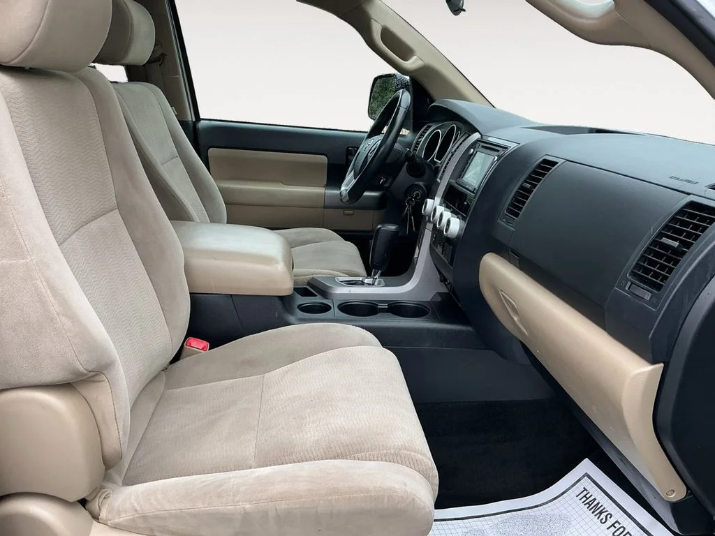 Used 2014 White Toyota SR5 image 20