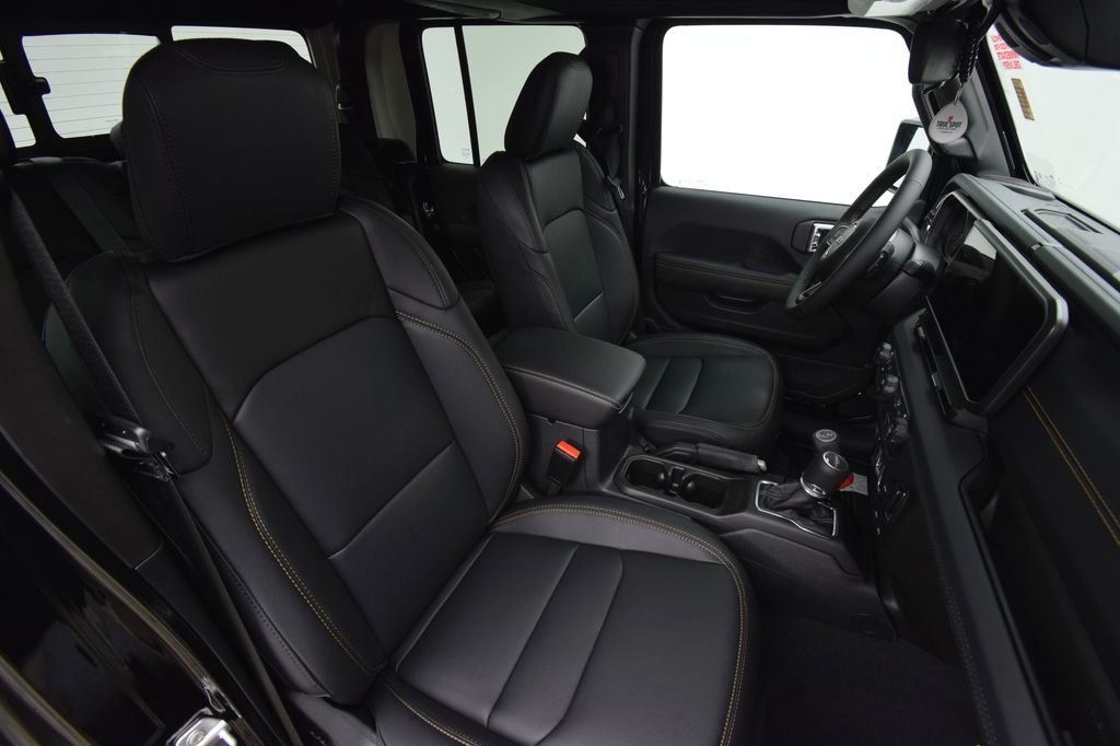 New 2026 Black Clear-Coat Exterior Paint Jeep Sahara image 18