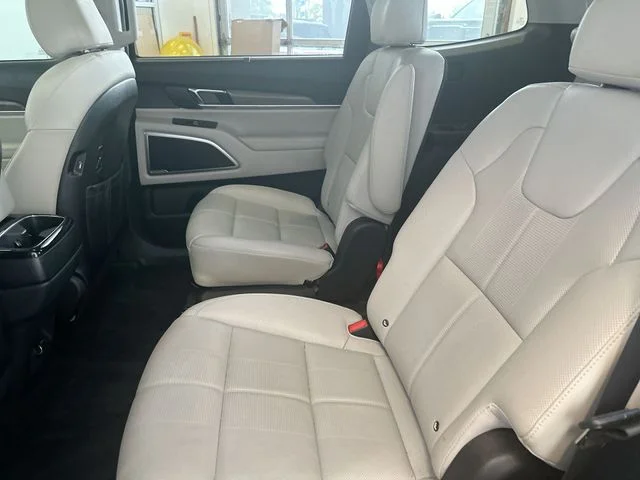 Used 2021 Black Kia EX image 27