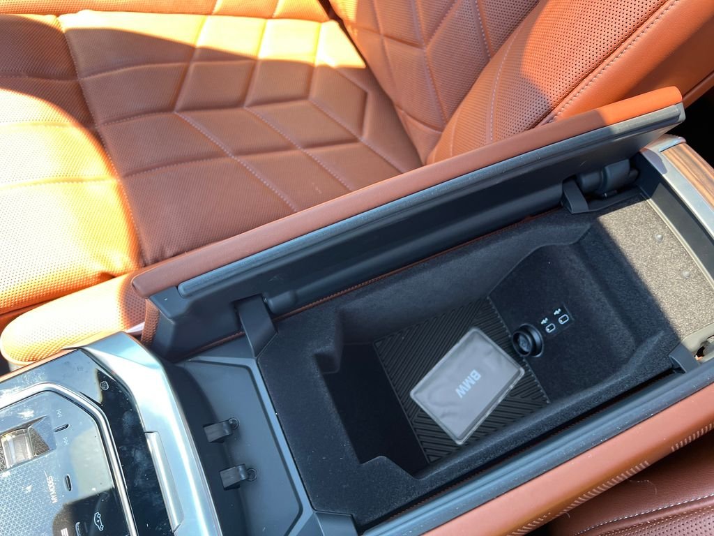 2025 BMW 7 Series 750e - Photo 22