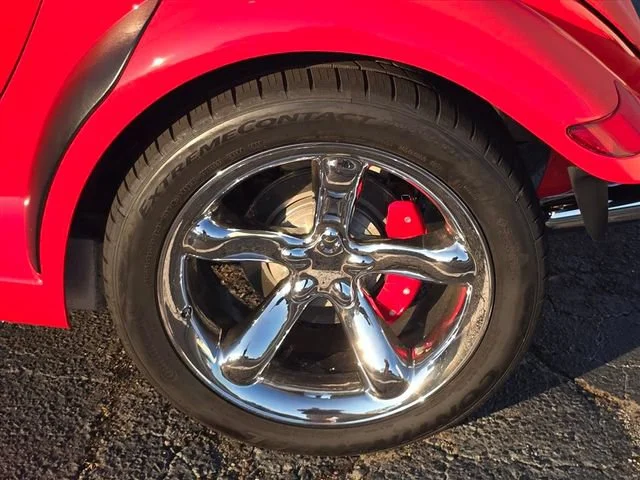 Used 2000 Red Plymouth  image 17