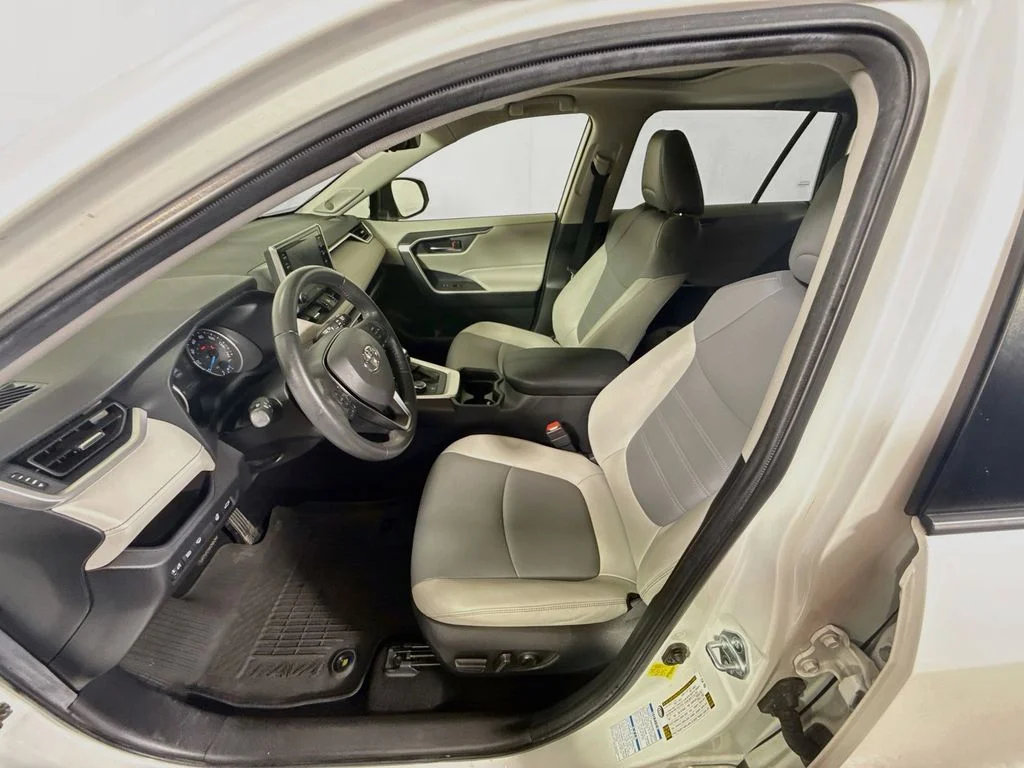 Certified Used 2021 Blizzard Pearl Toyota Hybrid XLE Premium image 20