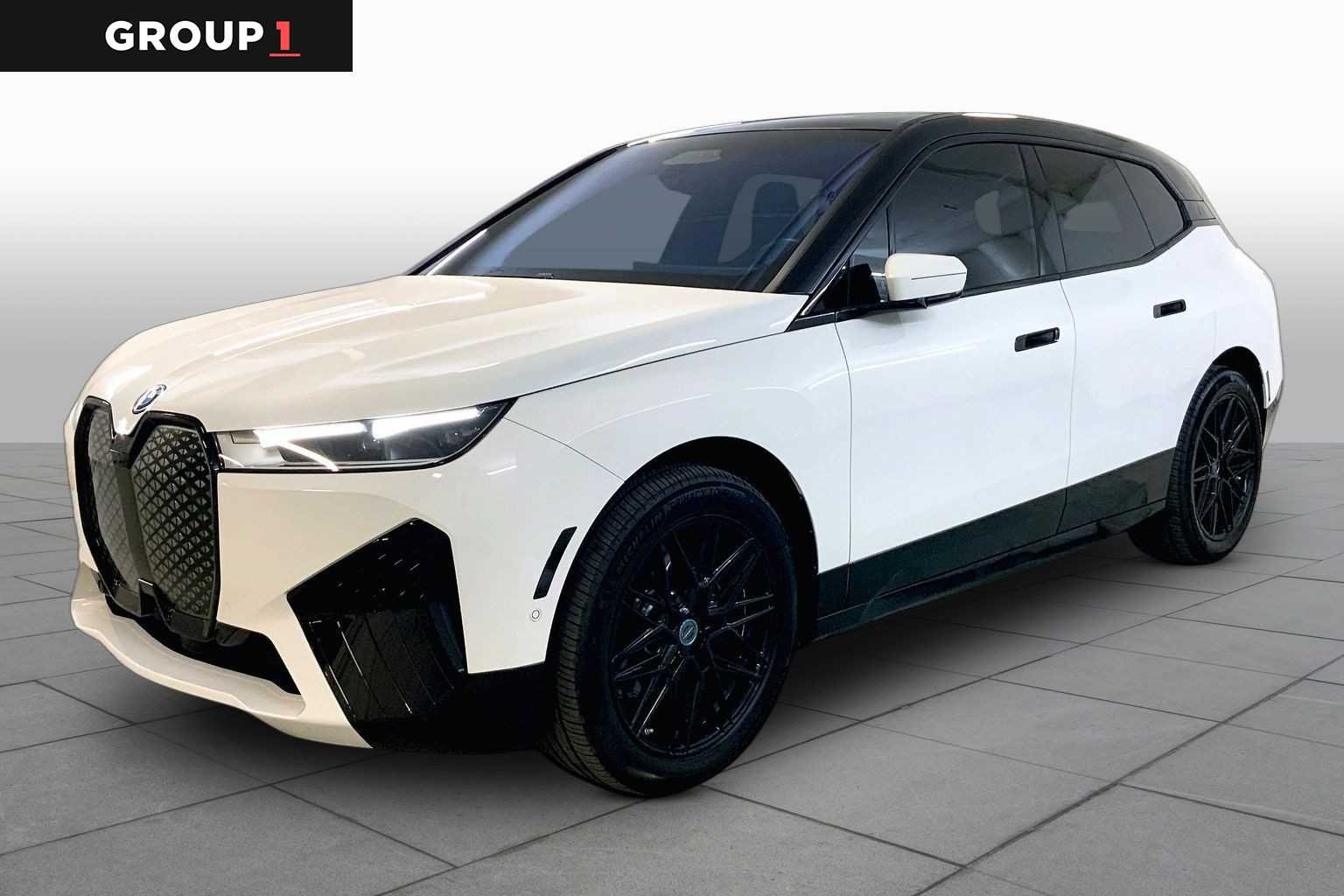 2025 BMW iX xDrive50's photo