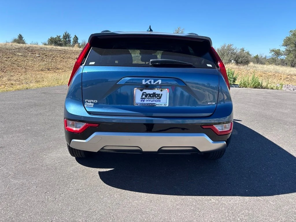 Used 2024 Blue Kia SX image 6