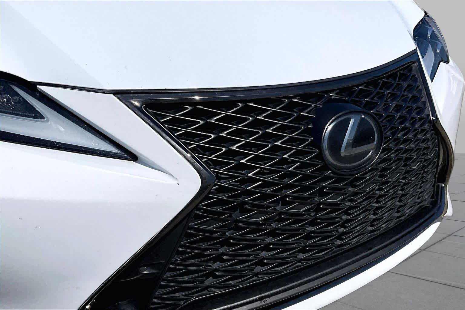 Used 2019 Ultra White Lexus F SPORT image 27