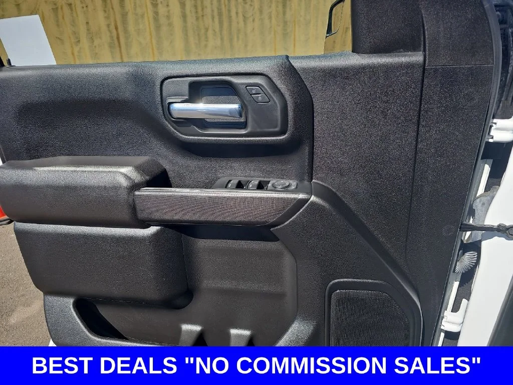 Used 2024 White Chevrolet Custom image 26