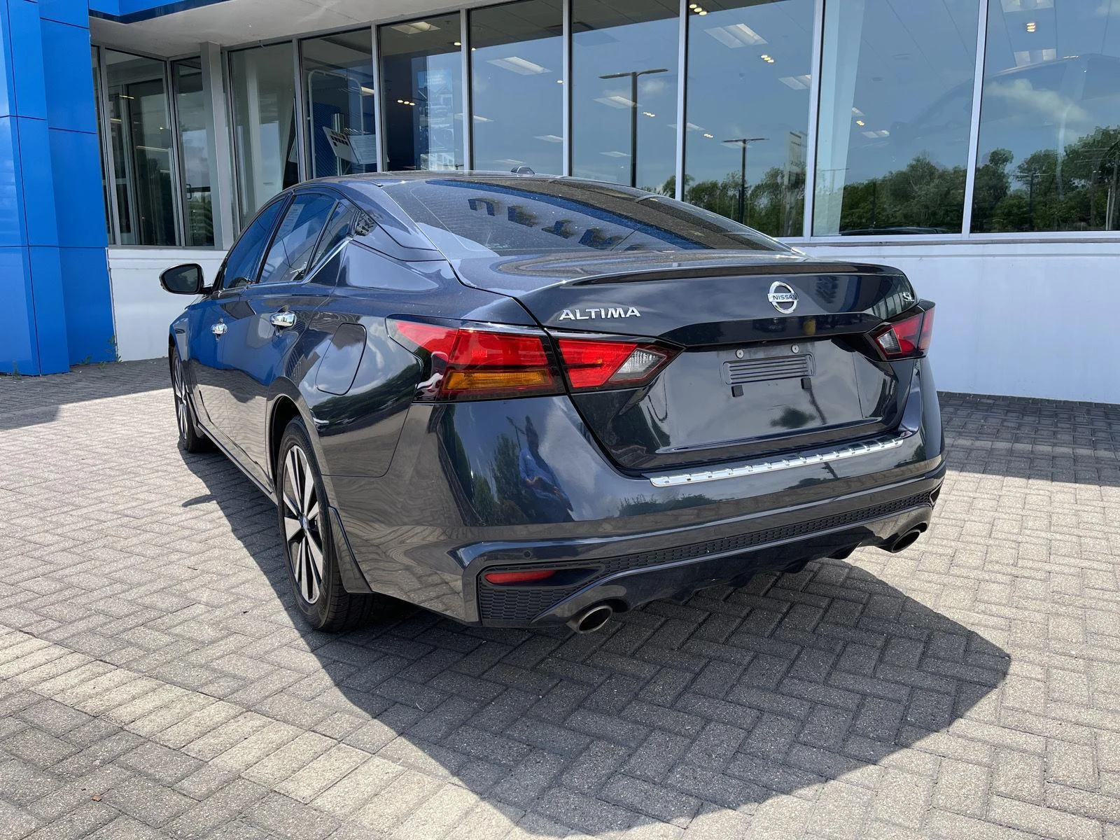Used 2022 Storm Blue Metallic Nissan 2.5 SL image 3