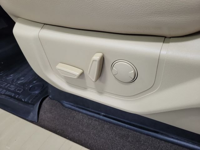 Used 2020 White Ford Lariat image 9