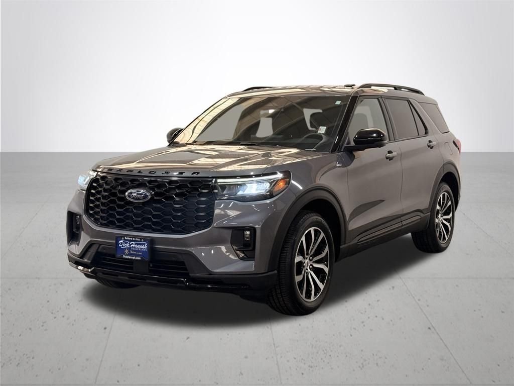 Certified Used 2025 Gray Ford ST-Line image 2