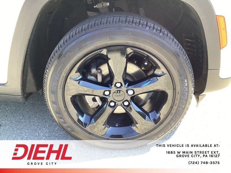 Used 2023 Silver Jeep Altitude X image 9