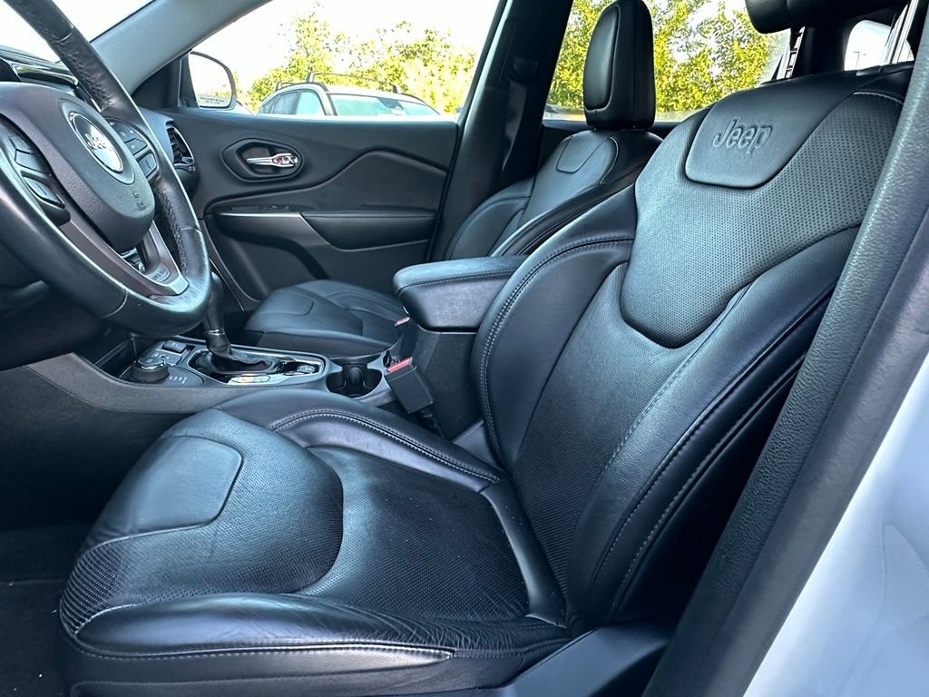 Used 2019 White Jeep Limited image 10