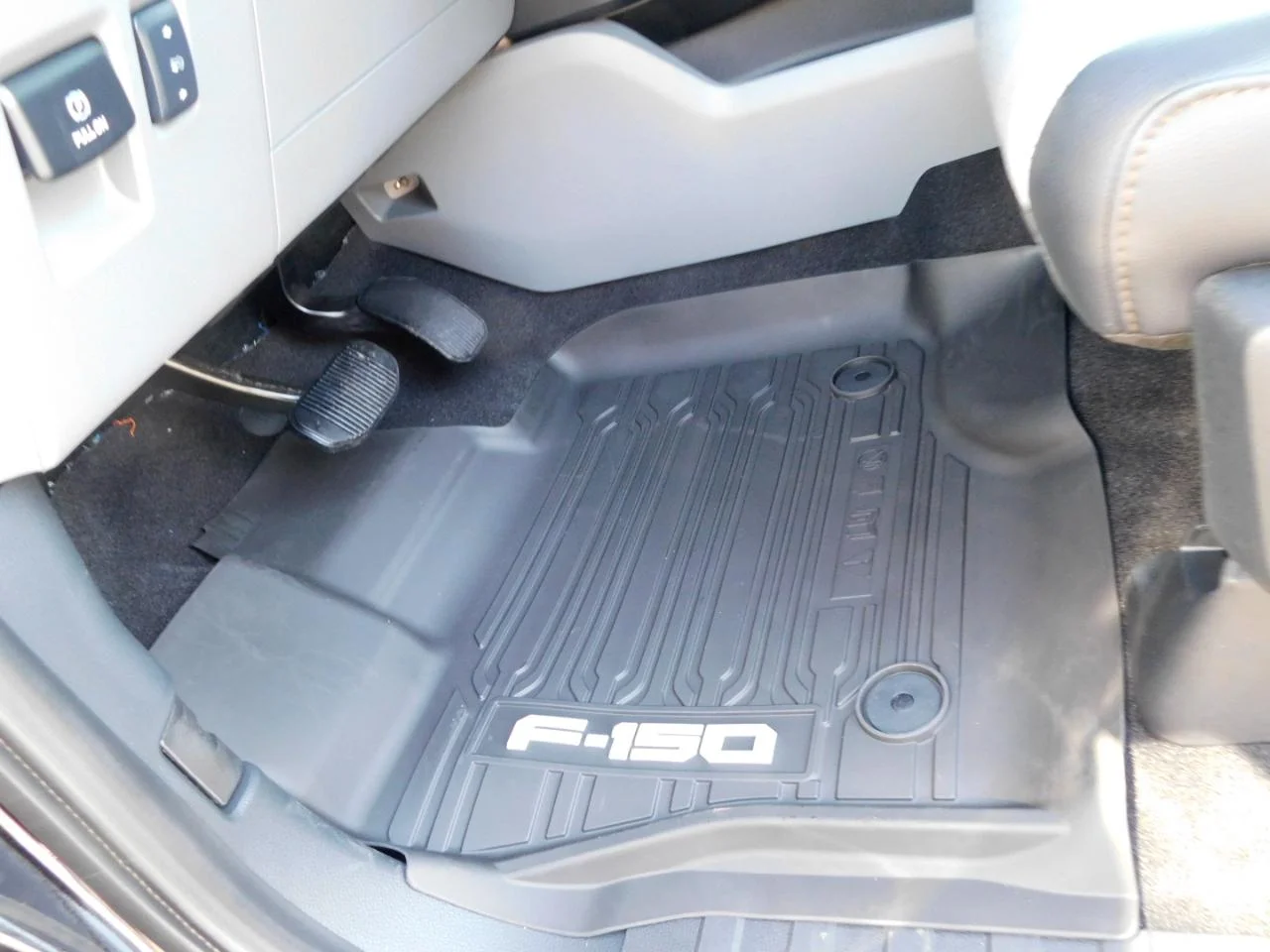 New 2026 Agate Black Metallic Ford Lariat® image 35