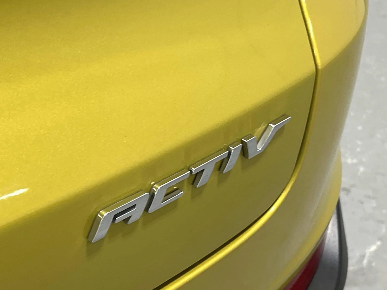 Used 2023 NITRO YELLOW METALLIC Chevrolet ACTIV image 10