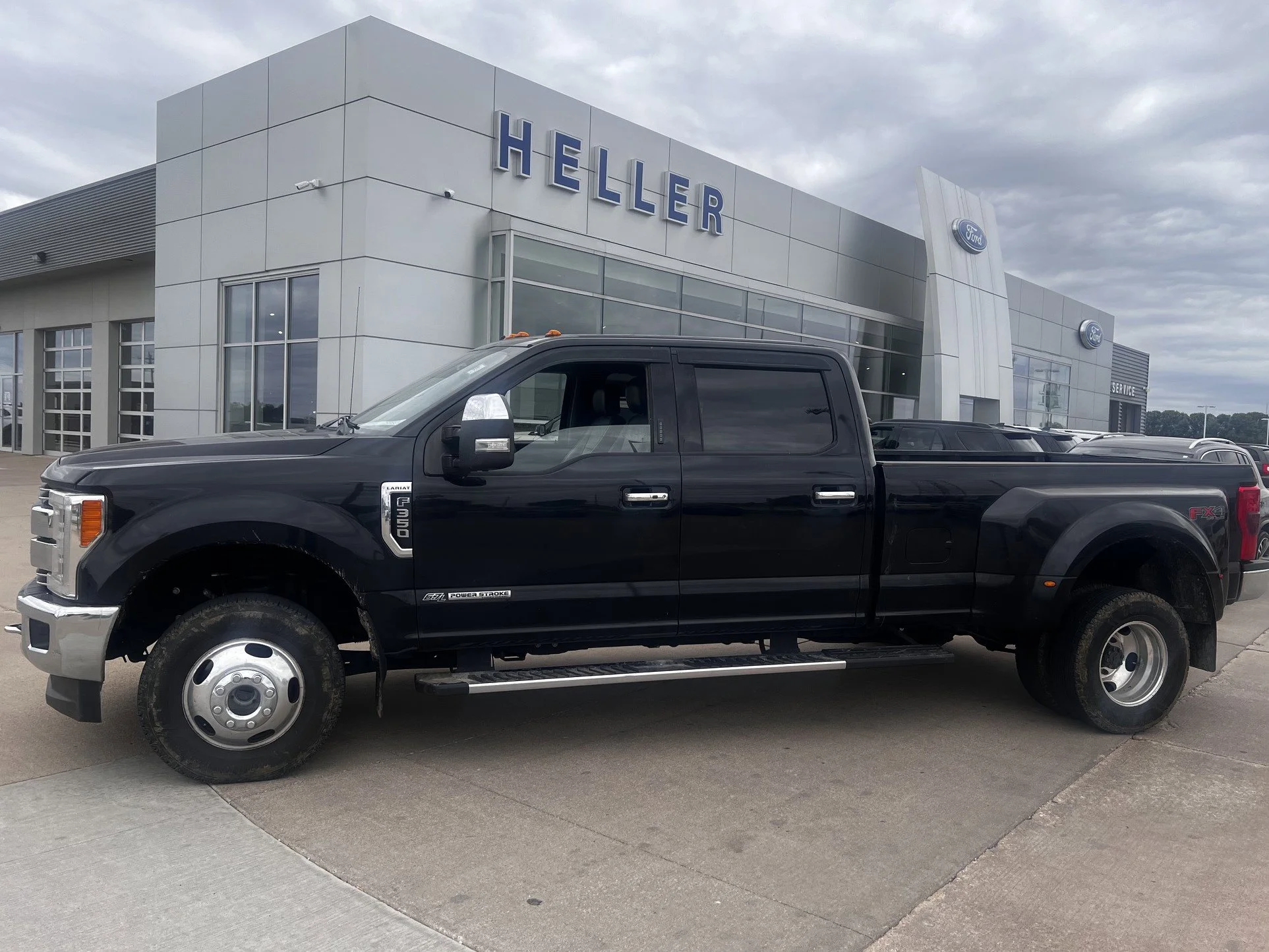 Used 2019 Black Metallic Ford Lariat image 3