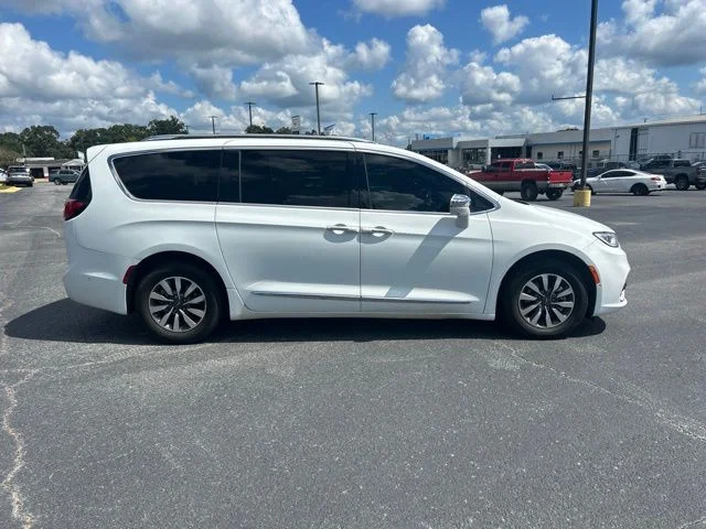 Used 2021 White Chrysler Limited image 5