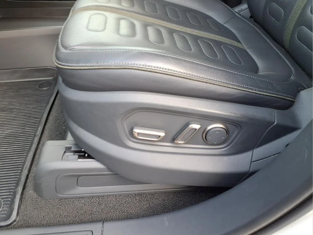 Used 2022 White Rivian Adventure image 16