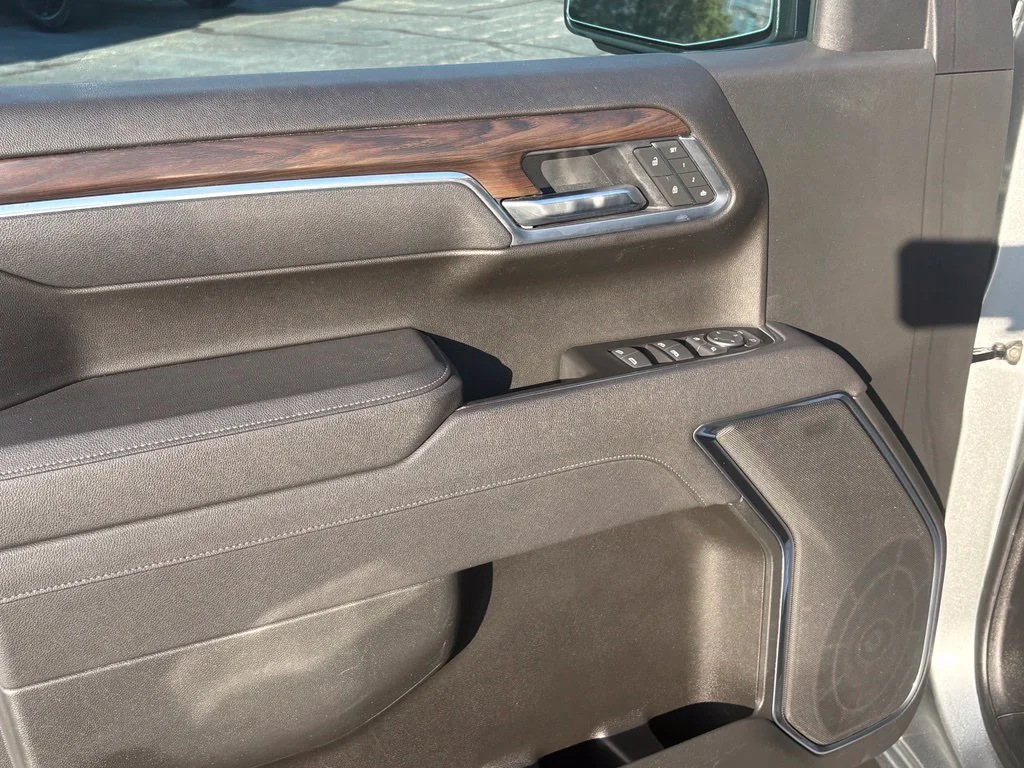 Used 2025 Sterling Metallic GMC SLT image 13