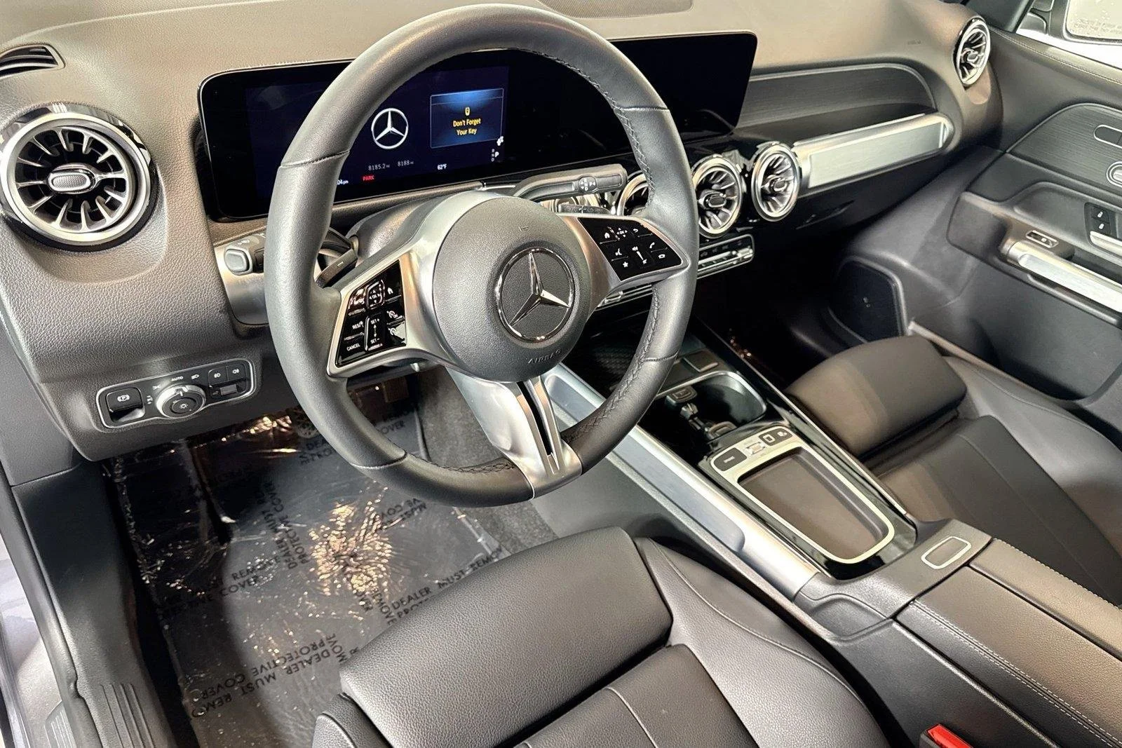 Used 2026 Mountain Grey Metallic Mercedes-Benz GLB 250 image 9