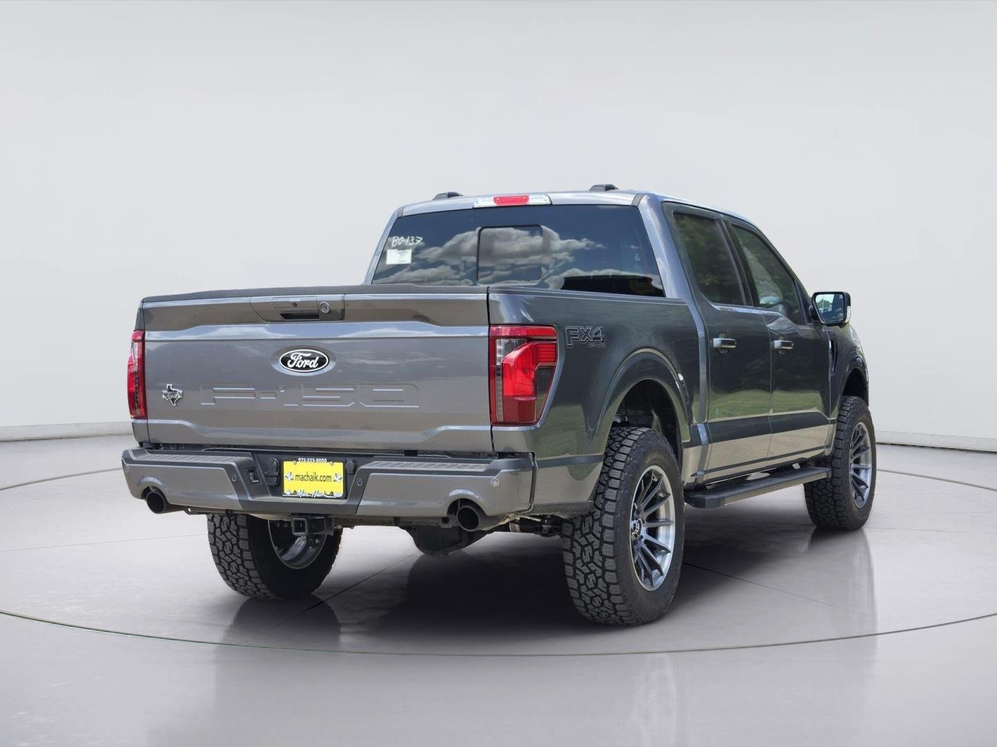 New 2026 Carbonized Gray Metallic Ford XLT image 4