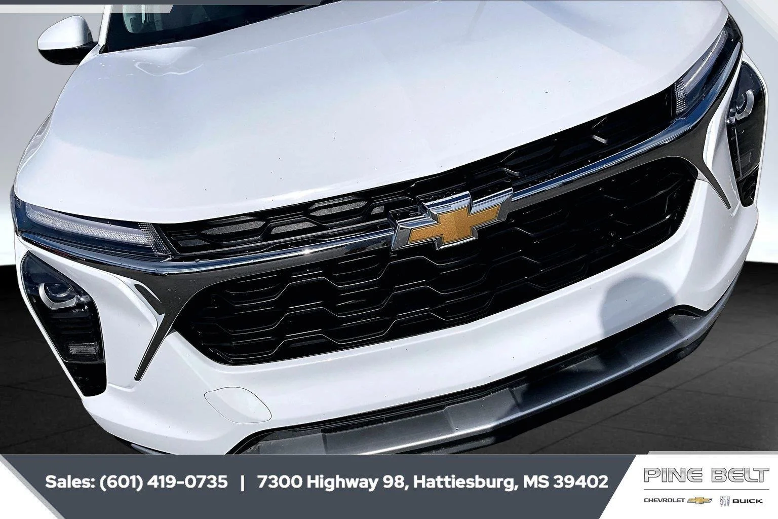 Used 2025 Summit White Chevrolet LT image 22