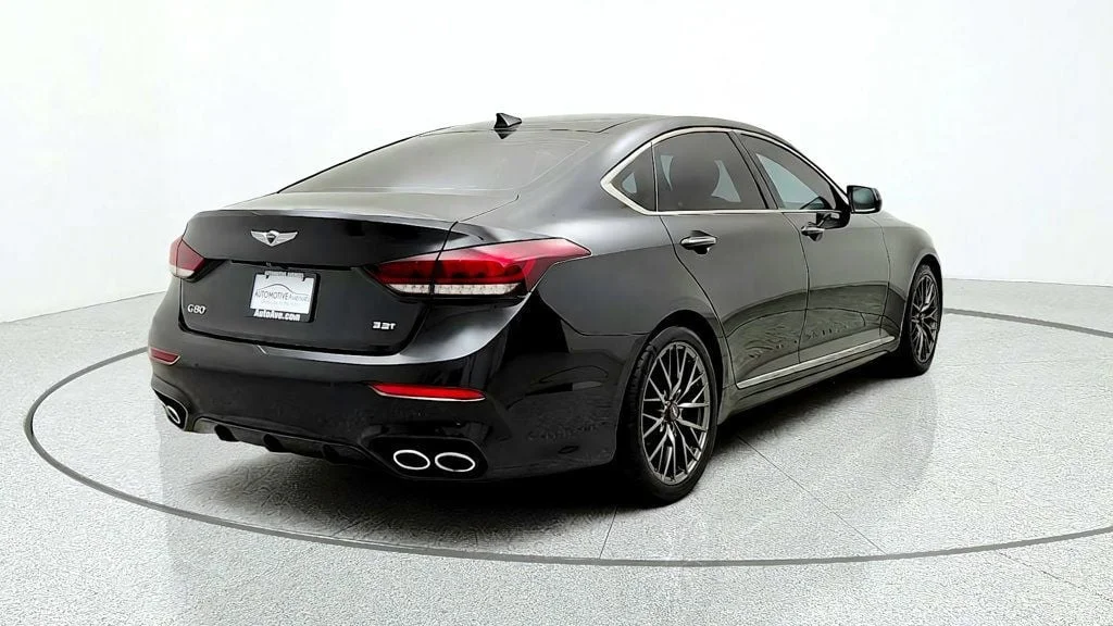 Used 2018 Victoria Black Genesis 3.3T Sport RWD image 5