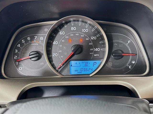 Used 2014 Gray Toyota LE image 12