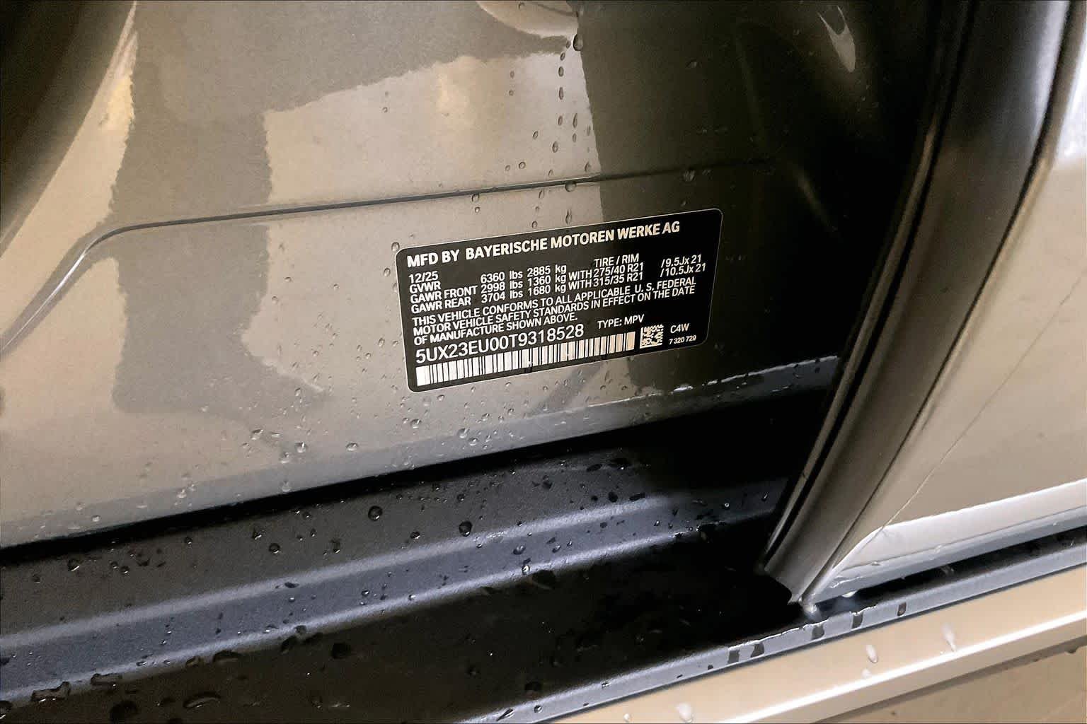 Used 2026 Skyscraper Grey Metallic BMW xDrive40i image 18