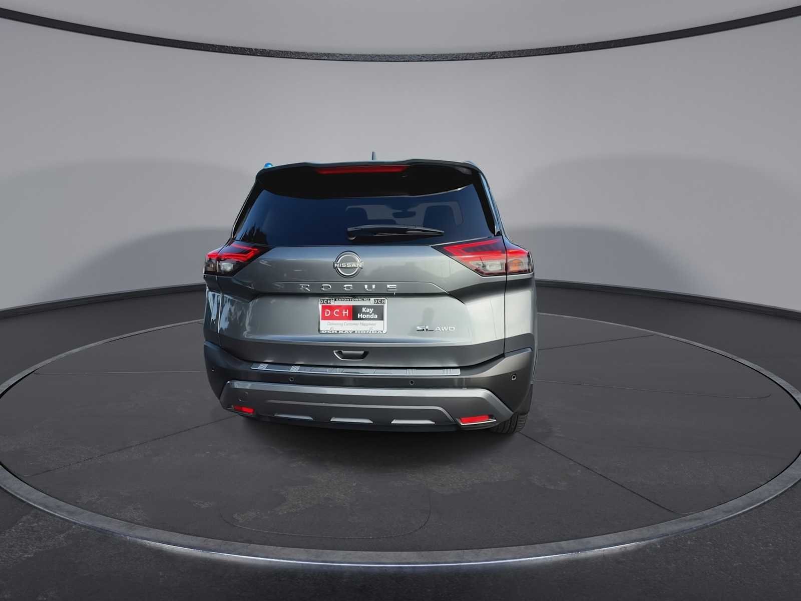 Used 2023 Gun Metallic Nissan SL image 7