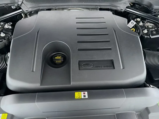 Used 2021 Black Land Rover HSE Silver Edition image 32