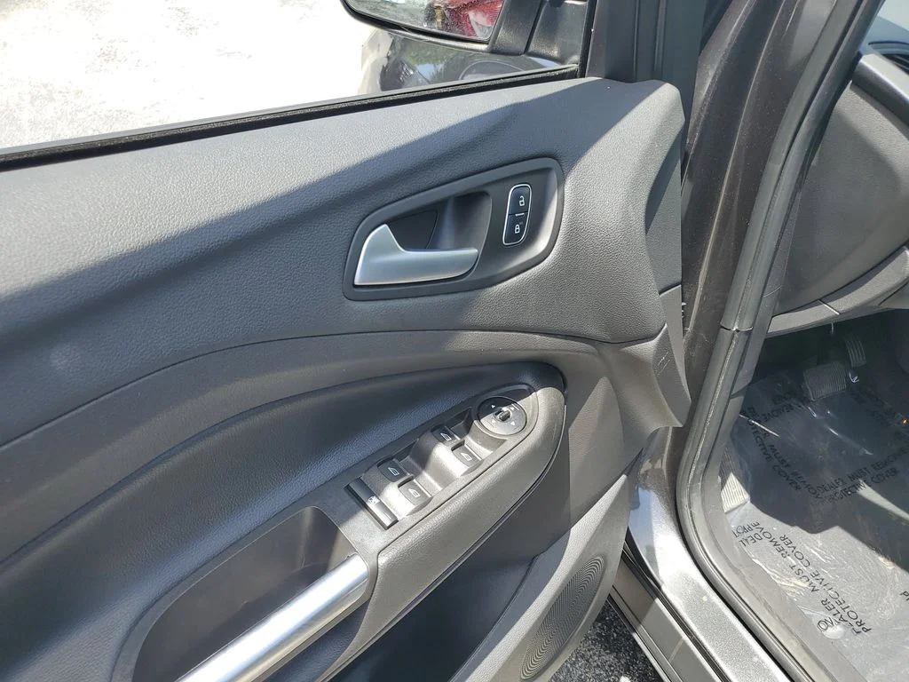 Used 2018 Gray Ford SE image 18