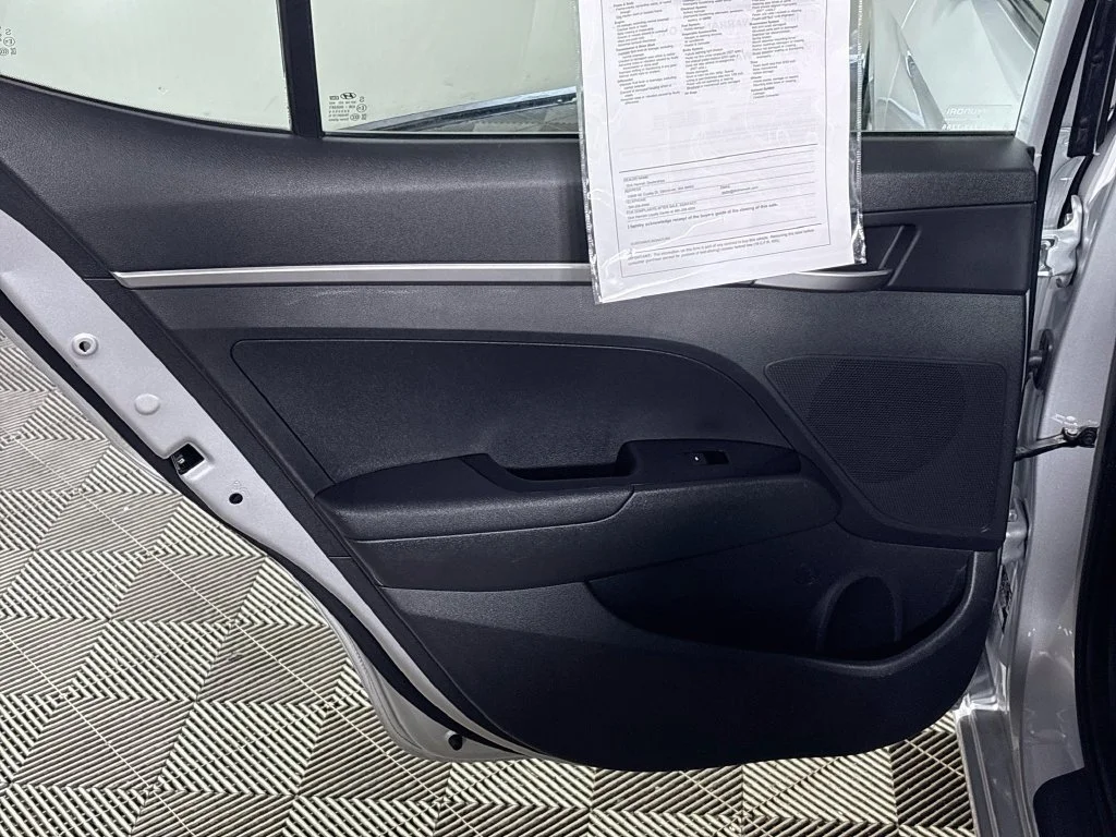 Used 2019 Silver Hyundai SE image 18