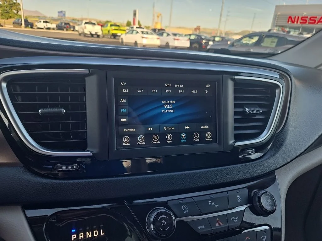 Used 2019 Black Chrysler Touring L image 27
