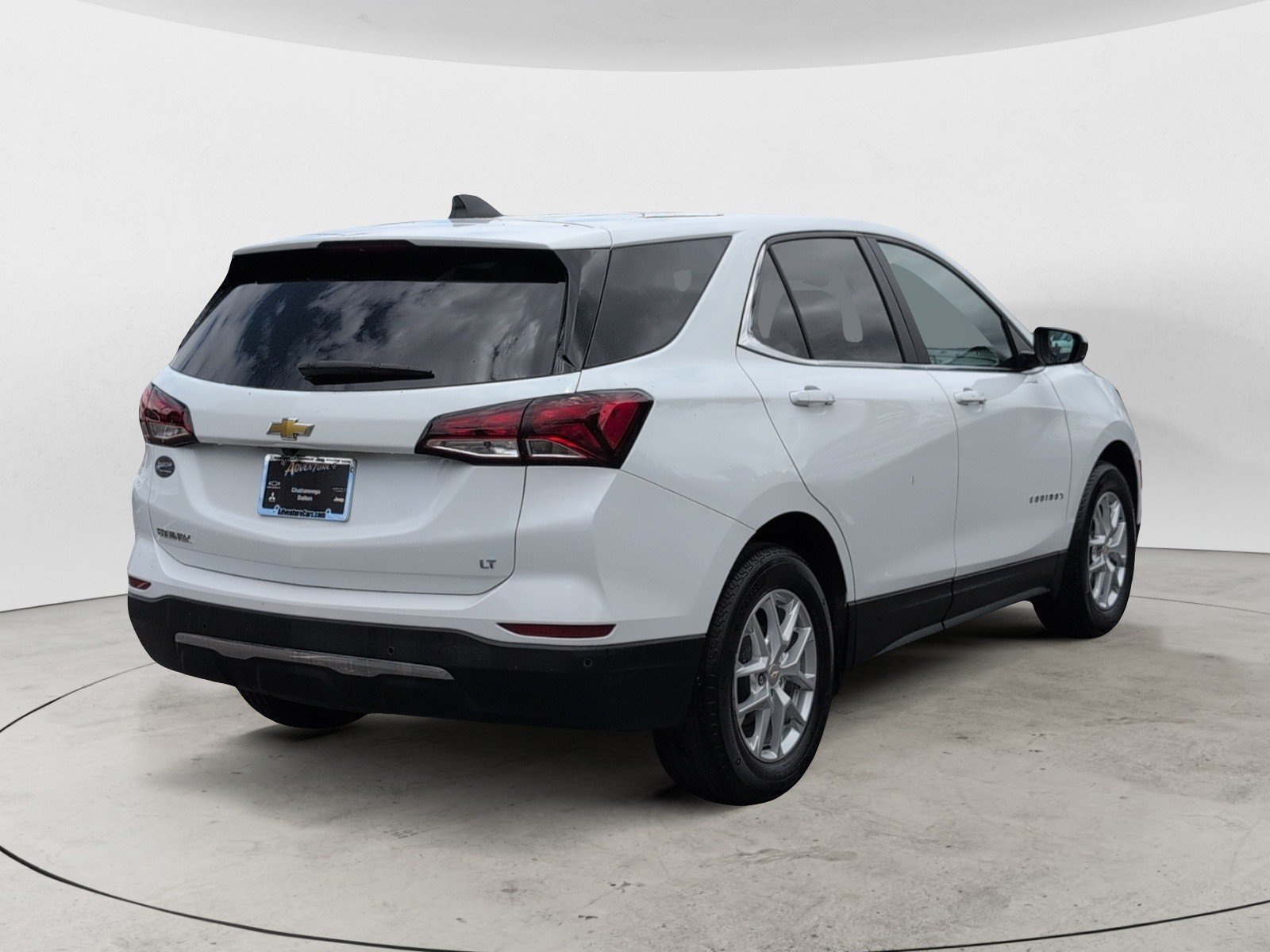 Used 2024 Summit White Chevrolet LT image 3